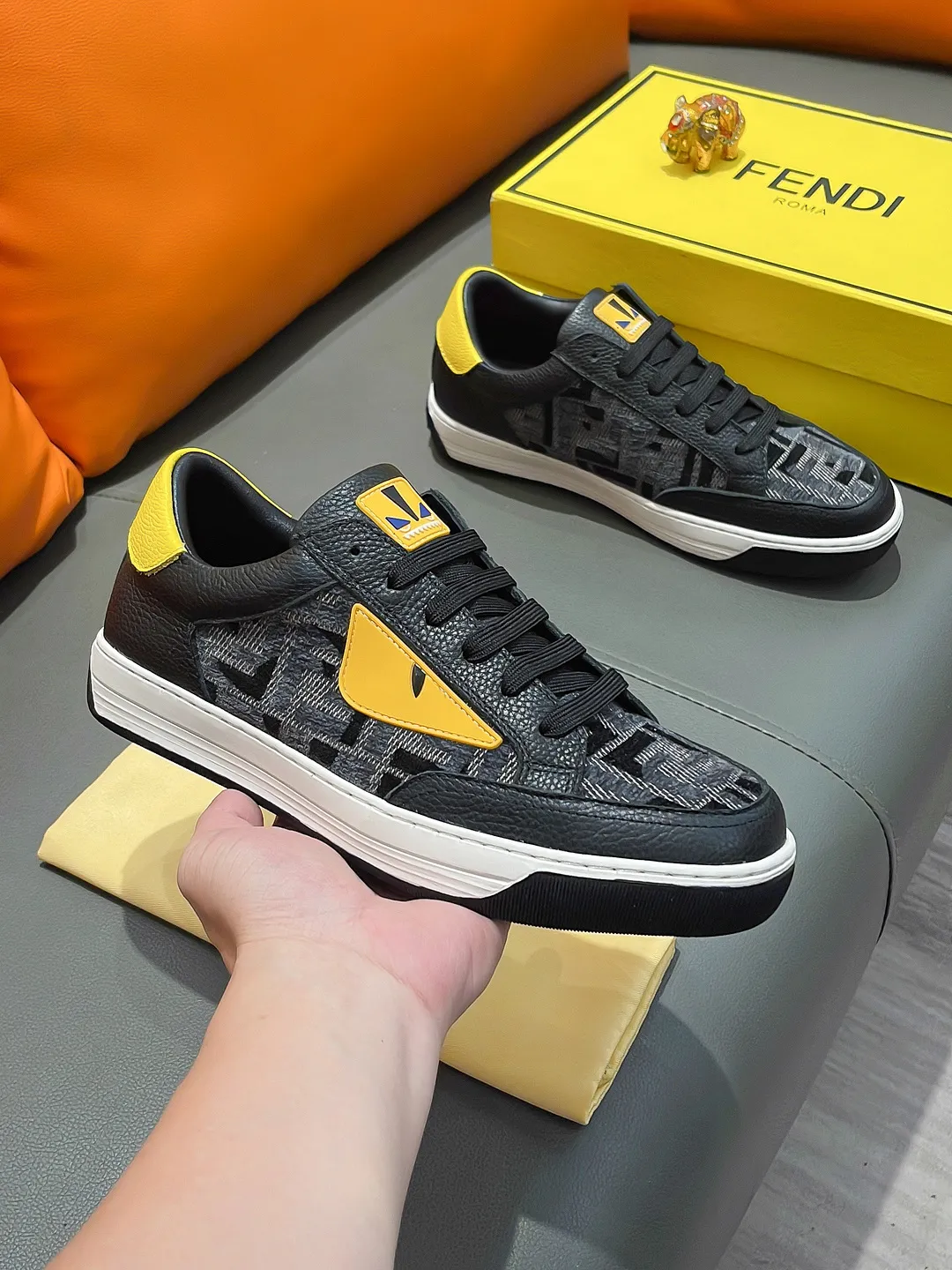Men's shoes FENDI "Fendi" P400 Regular size: 38-44 (casual shoes) Product materials: Selected cowhide upper, soft sheepskin lining; original outsole.